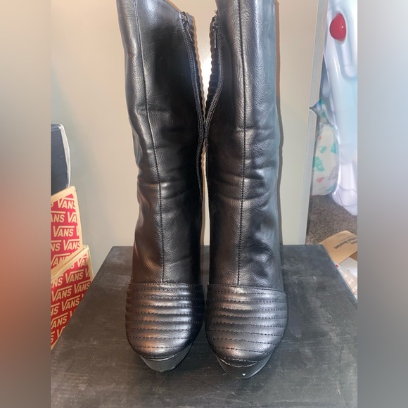 Black boots - Picture 6 of 7